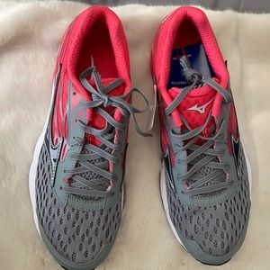 Brand new Mizuno Wave Catalyst 2